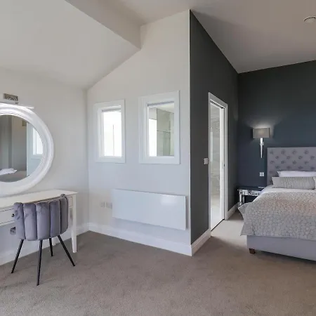 The Penthouse * Scarborough