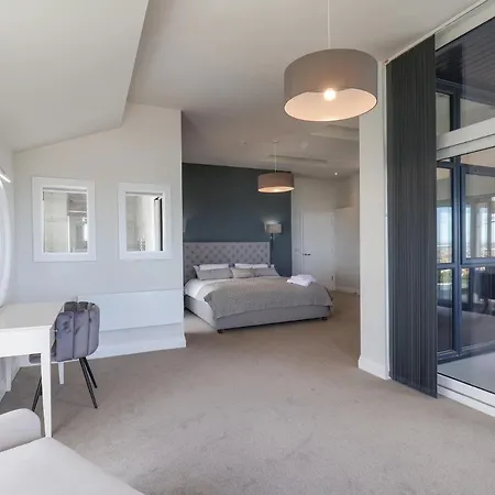 The Penthouse 公寓