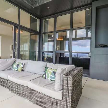 The Penthouse 公寓 *